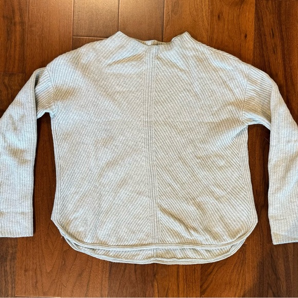 Aritzia Babaton Sweater - Picture 1 of 3